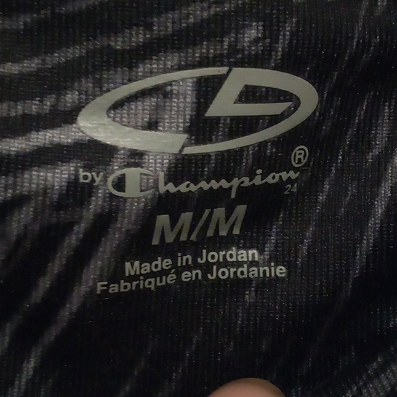 Champion Knee High Workout Legging Shorts - Size Medium - Picture 7 of 7